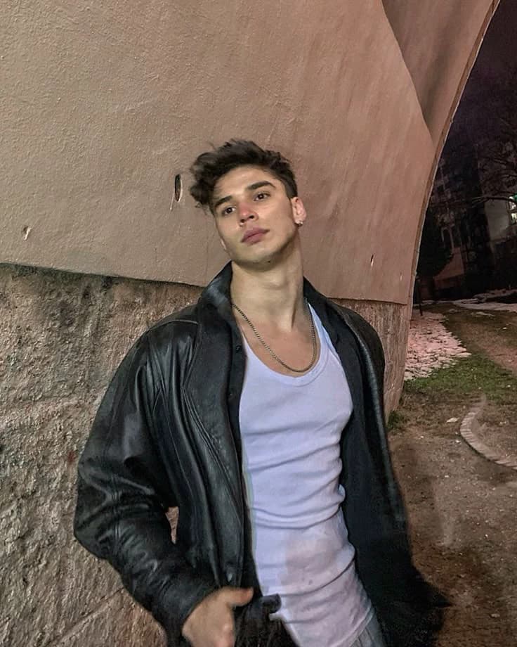 Alex thumbnail