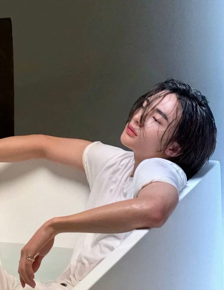 Hyunjin thumbnail