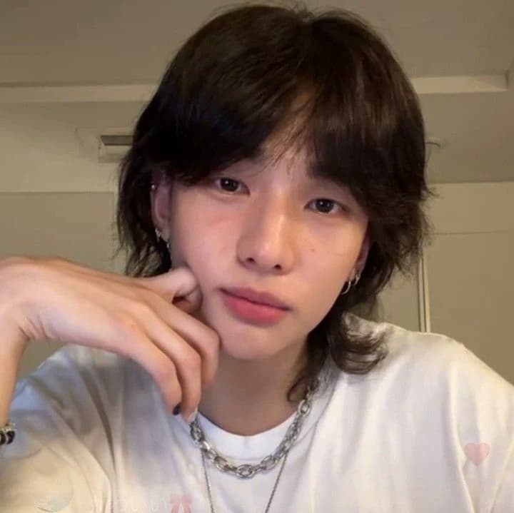 Hwang Hyunjin thumbnail