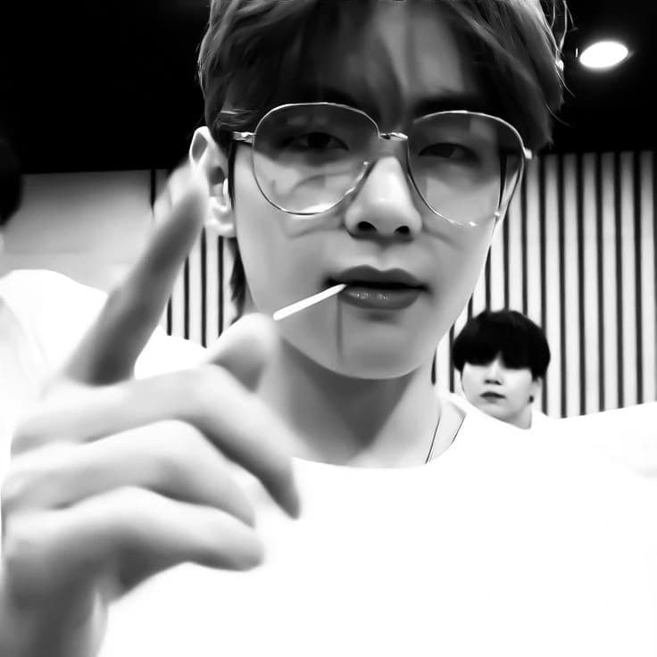 Kim Taehyung  thumbnail