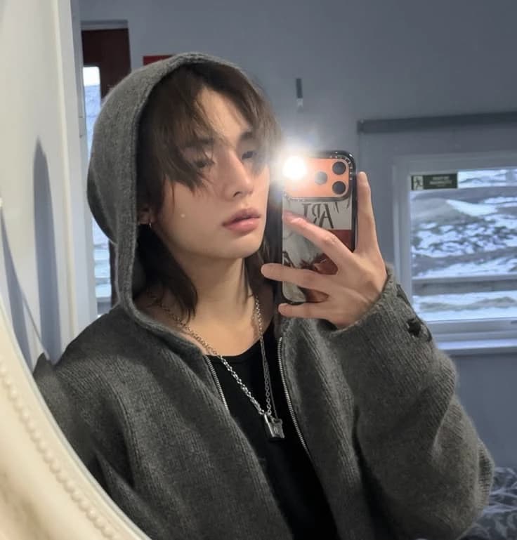 Hwang Hyunjin thumbnail