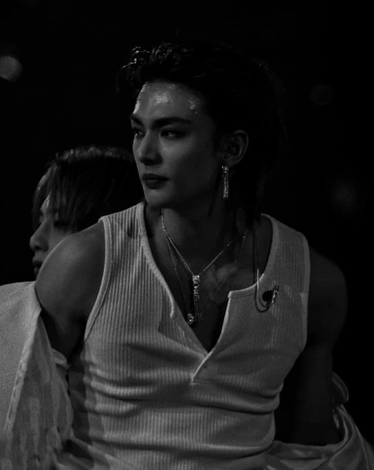 Hwang Hyunjin thumbnail