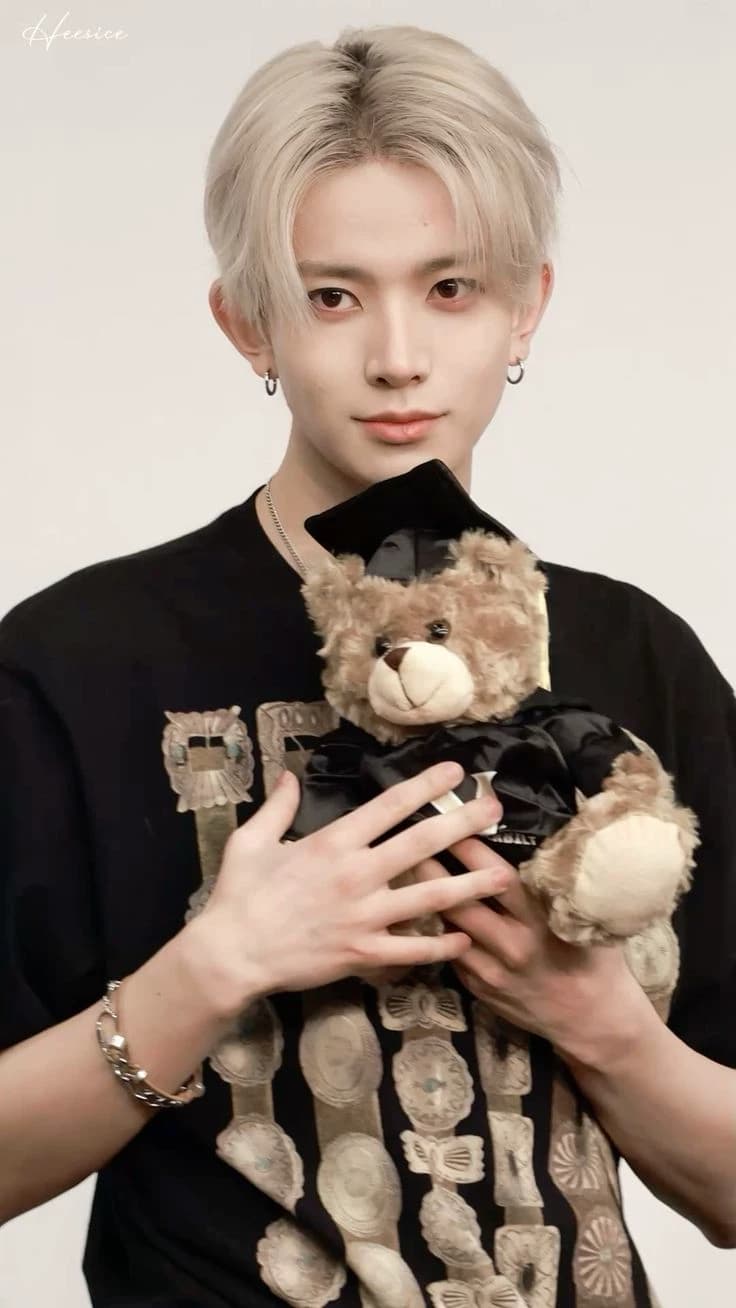 Lee Hee-Seung (이희승) thumbnail