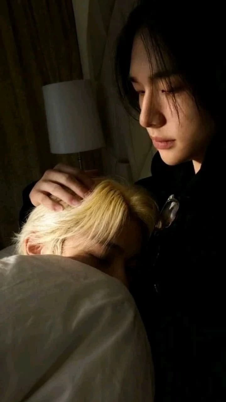 Hwang Hyunjin and Lee Felix. thumbnail