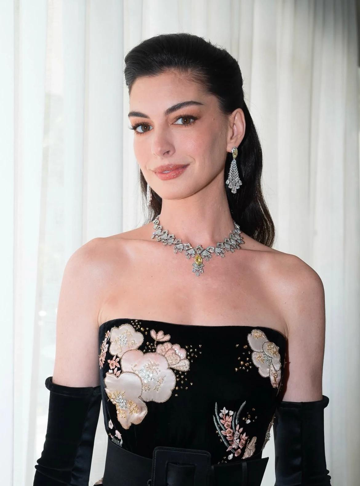 Anne Hathaway thumbnail