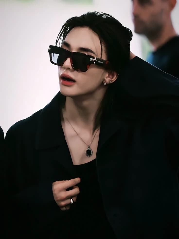 Hwang hyunjin thumbnail