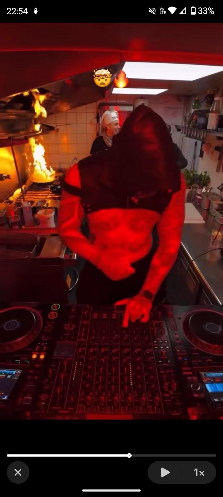 Neck thumbnail