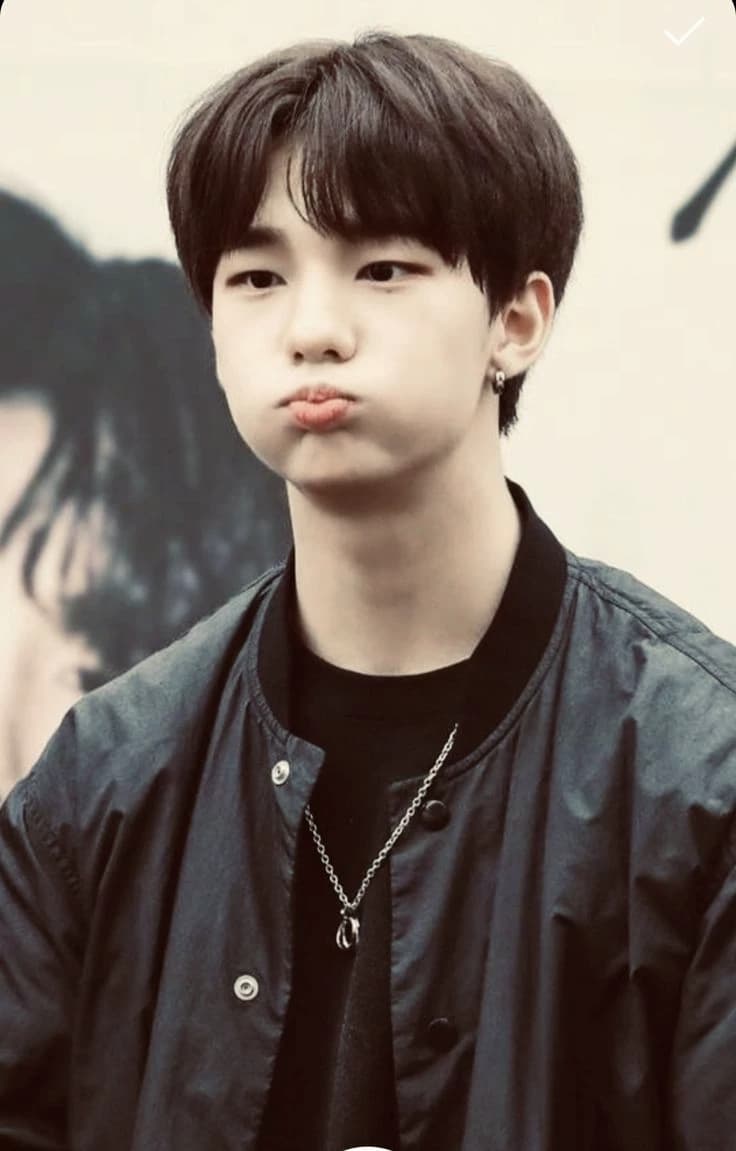 Hyunjin thumbnail
