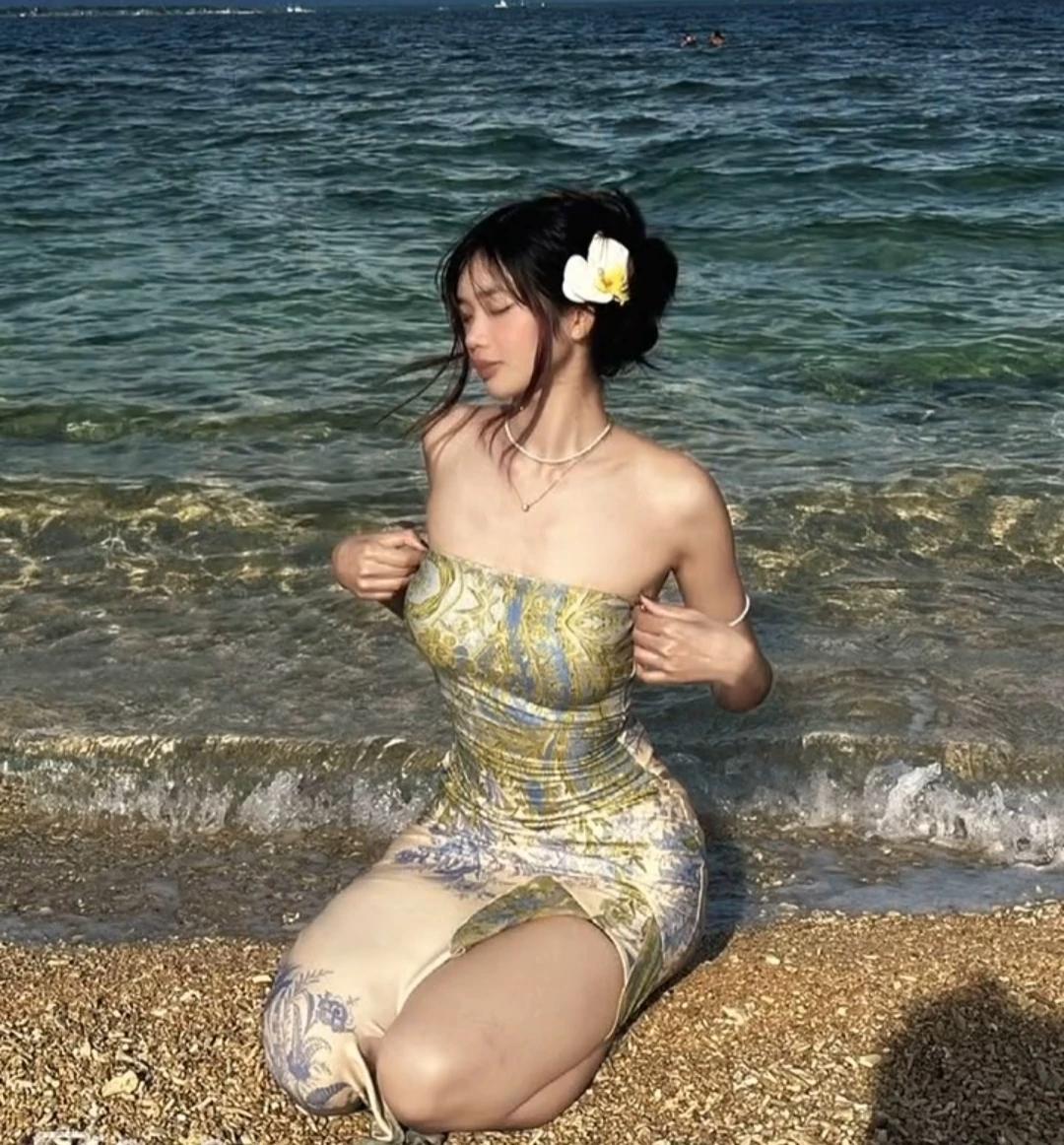 Ashley  thumbnail