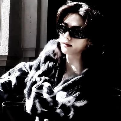Hwang Hyunjin thumbnail