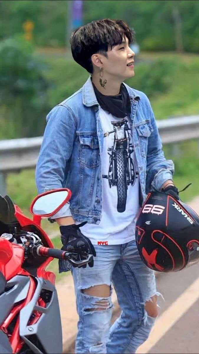Min yoongi-biker thumbnail
