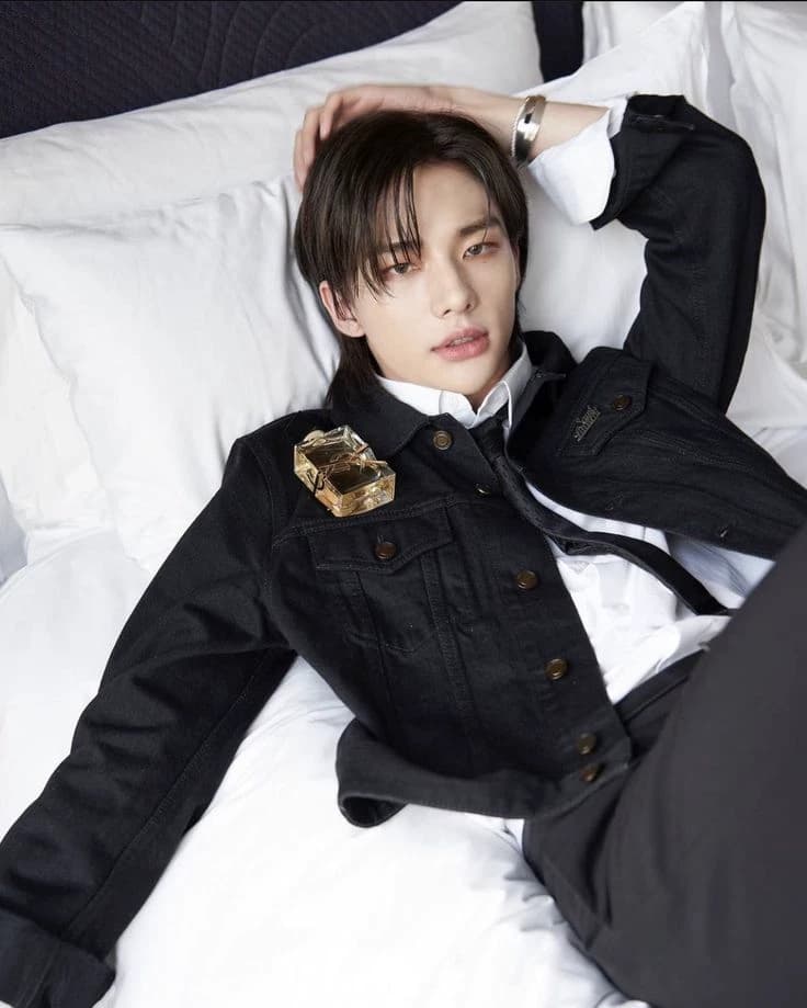Hwang Hyunjin  thumbnail
