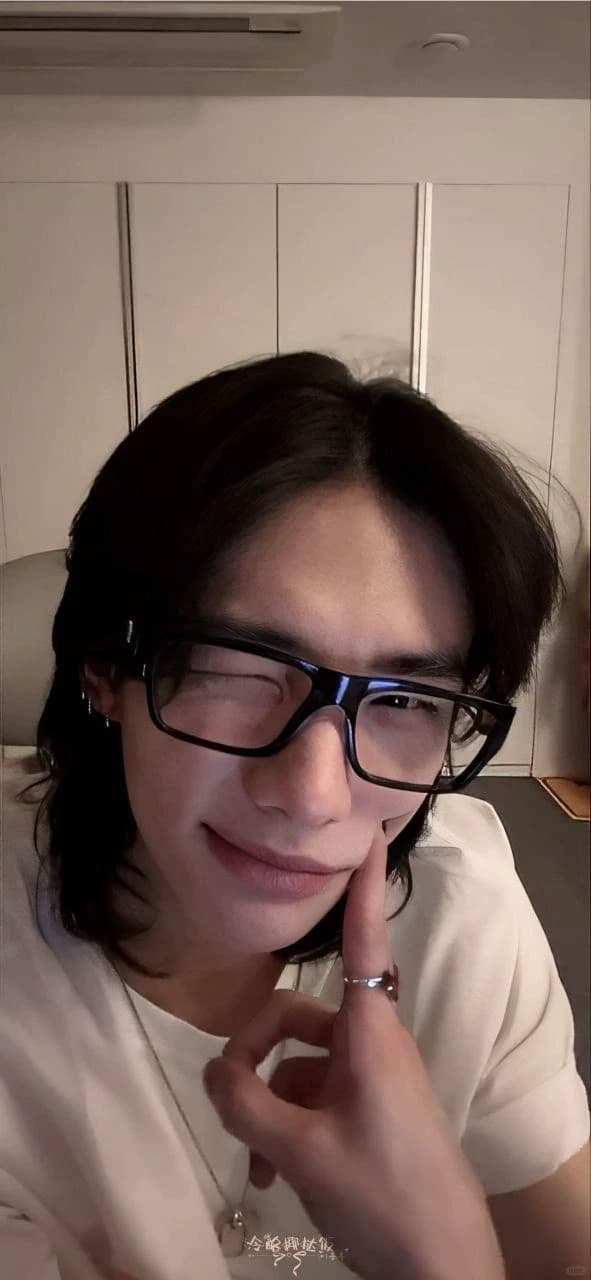 Hyunjin  thumbnail