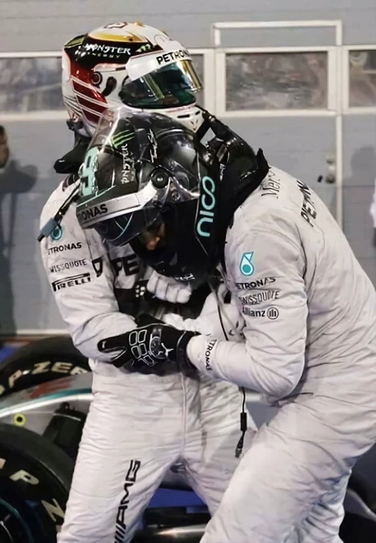 Nico Rosberg y Lewis Hamilton thumbnail