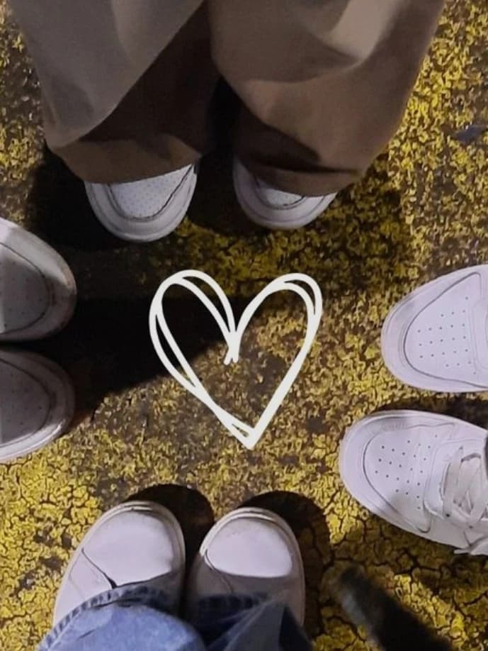 Group of friends thumbnail