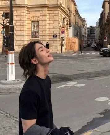 Hyunhin  thumbnail