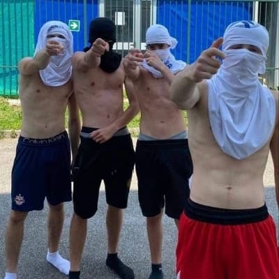 4 jóvenes  thumbnail