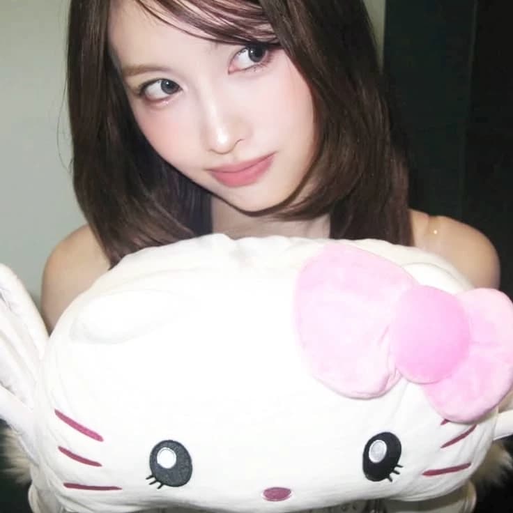 Hirai Momo thumbnail