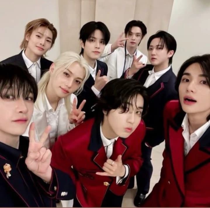 Stray kids thumbnail