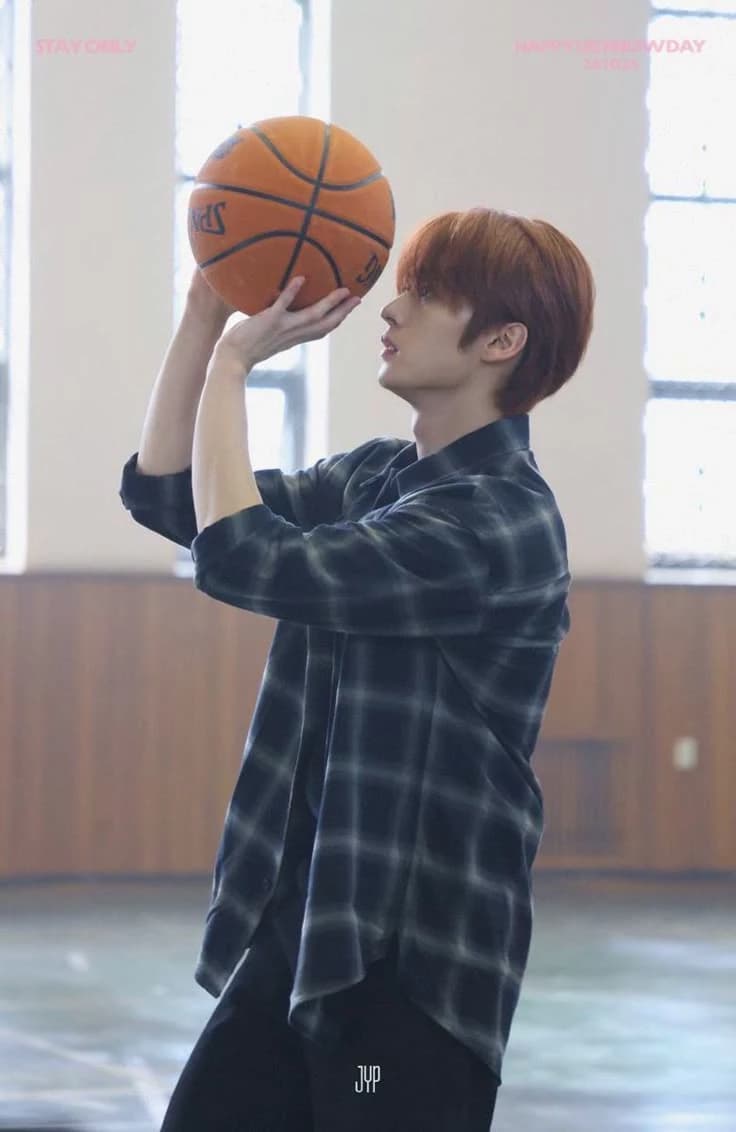 Lee Know thumbnail