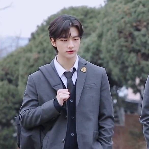 Hyunjin Hwang thumbnail