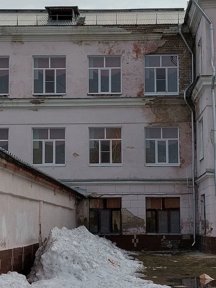 Abandoned school thumbnail