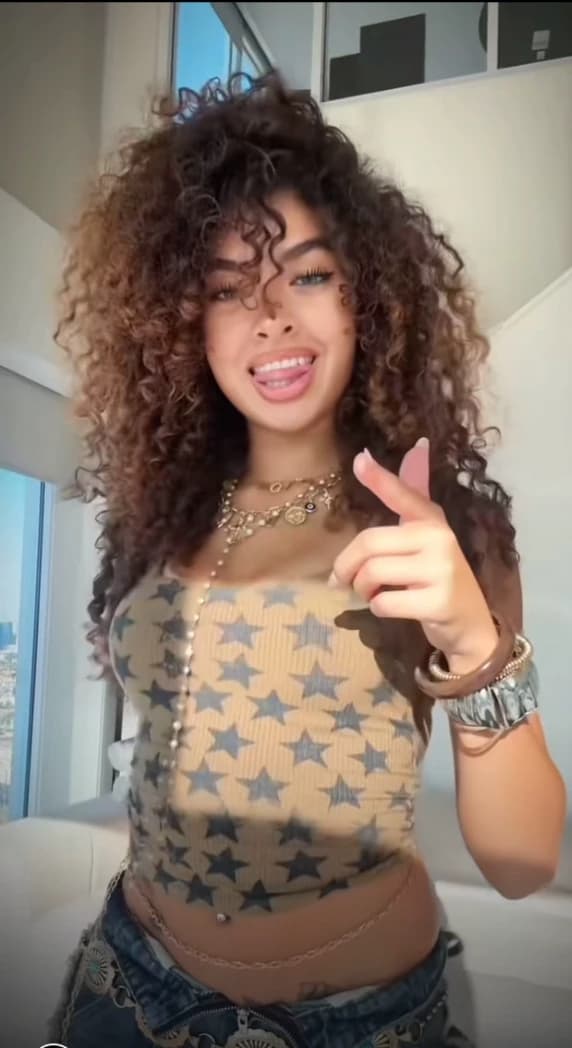 Samantha  thumbnail