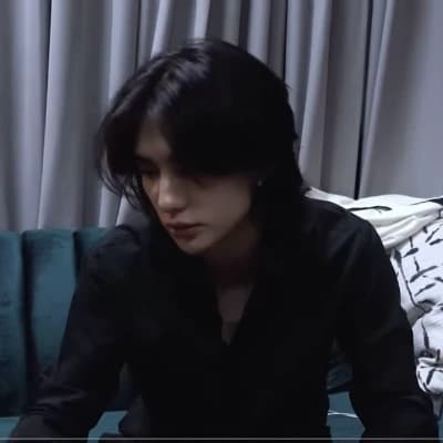 Hwang Hyunjin thumbnail