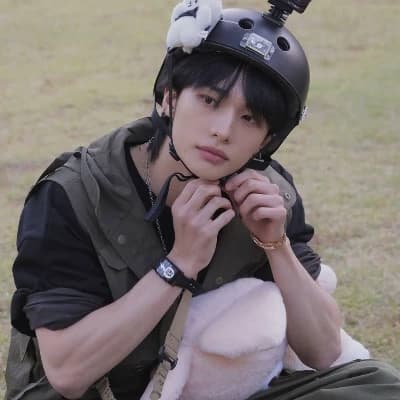 Hwang Hyunjin thumbnail