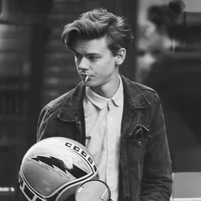Thomas Brodie-Sangster  thumbnail