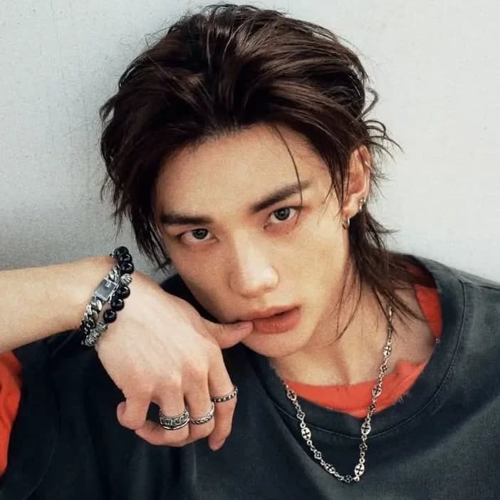Hwang Hyunjin  thumbnail