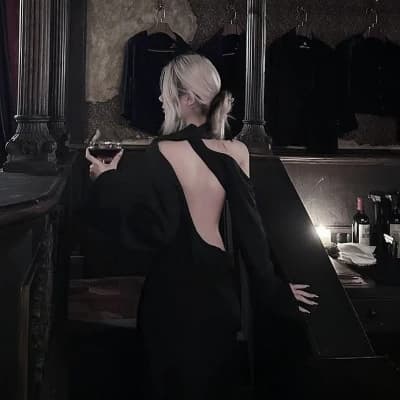 Cecilia Leighton - Menikah dengan Raja  Hantu thumbnail