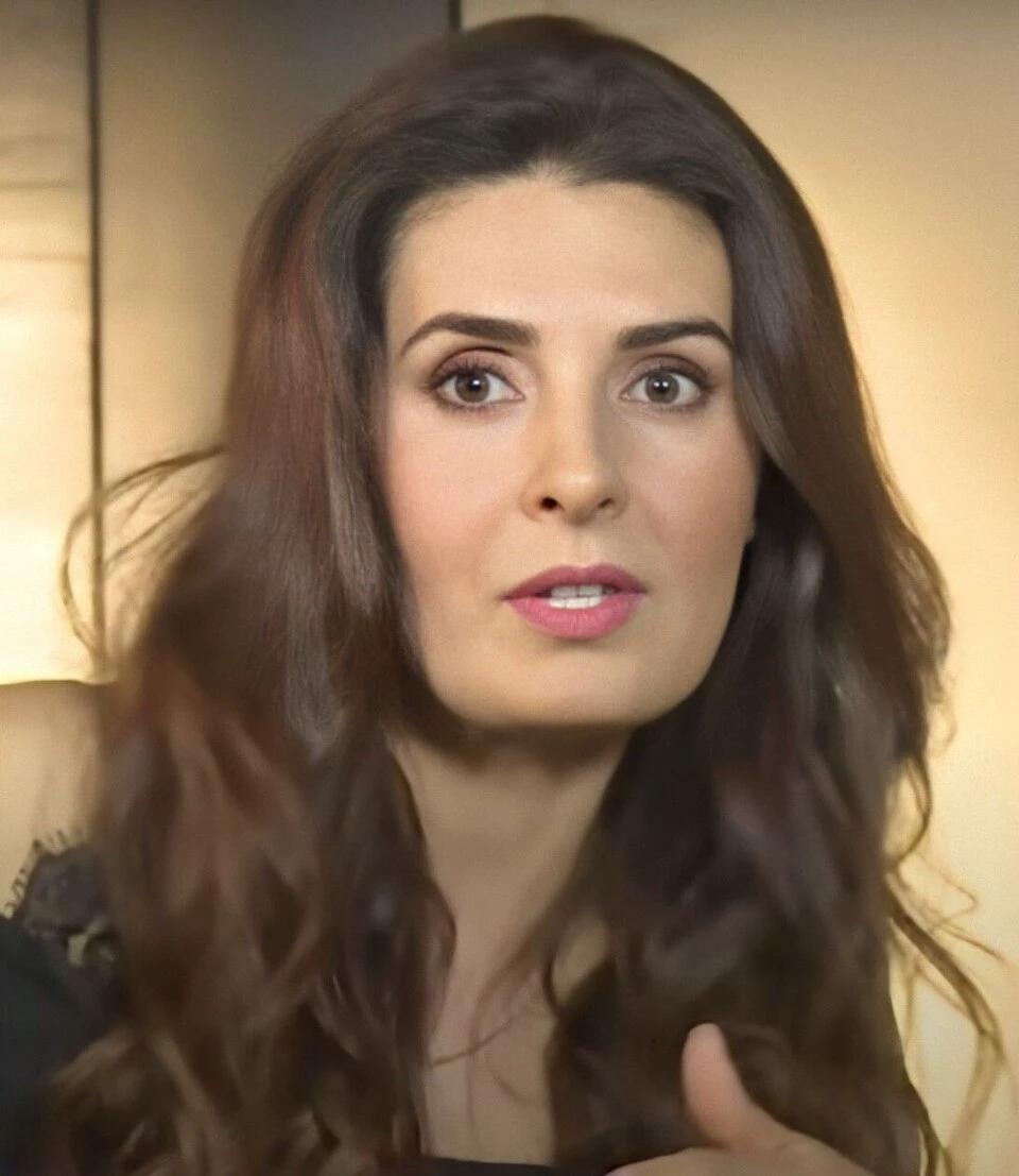 Mayrín Villanueva  thumbnail