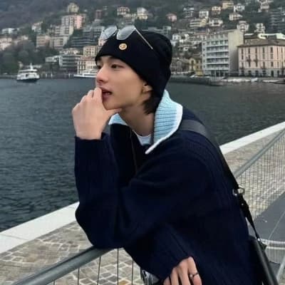Hyunjin thumbnail