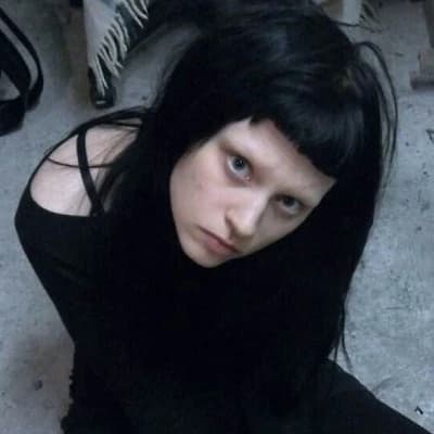 Mia - weird femcel thumbnail