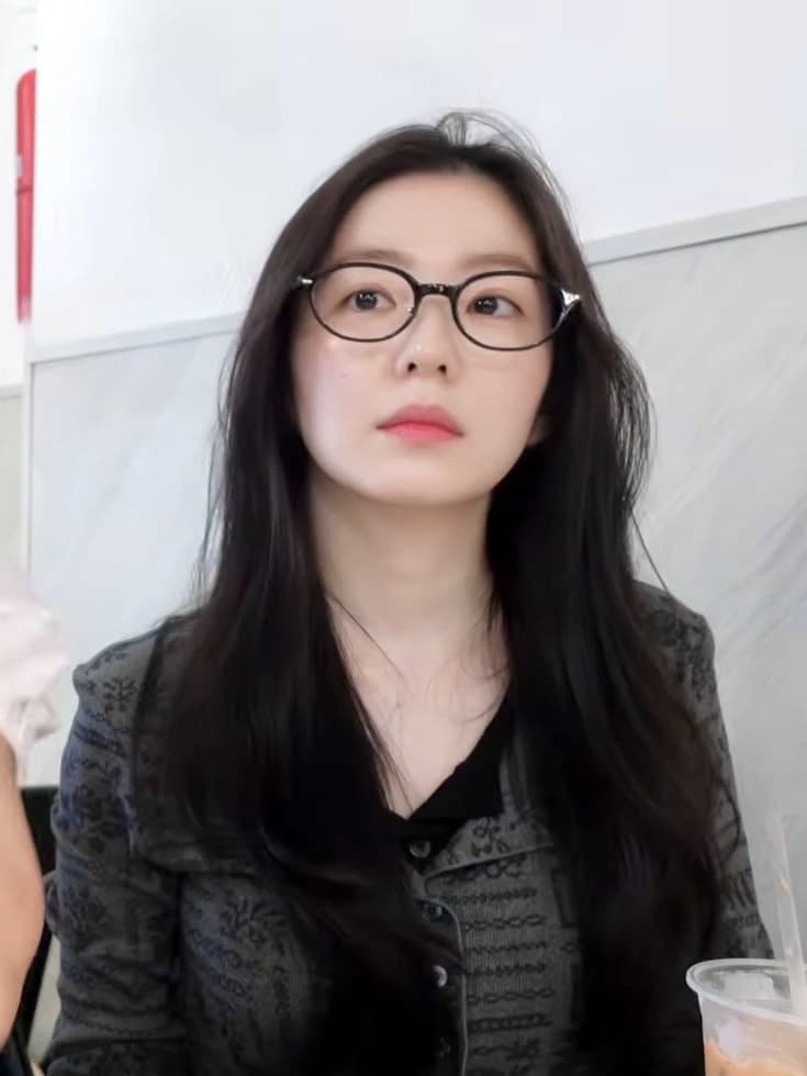 Red Velvet - Roles Reversed thumbnail