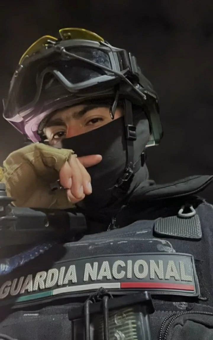 Tom (policía) thumbnail