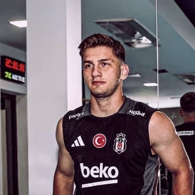Ünlü futbolcuyla zorla evlilik mi? thumbnail