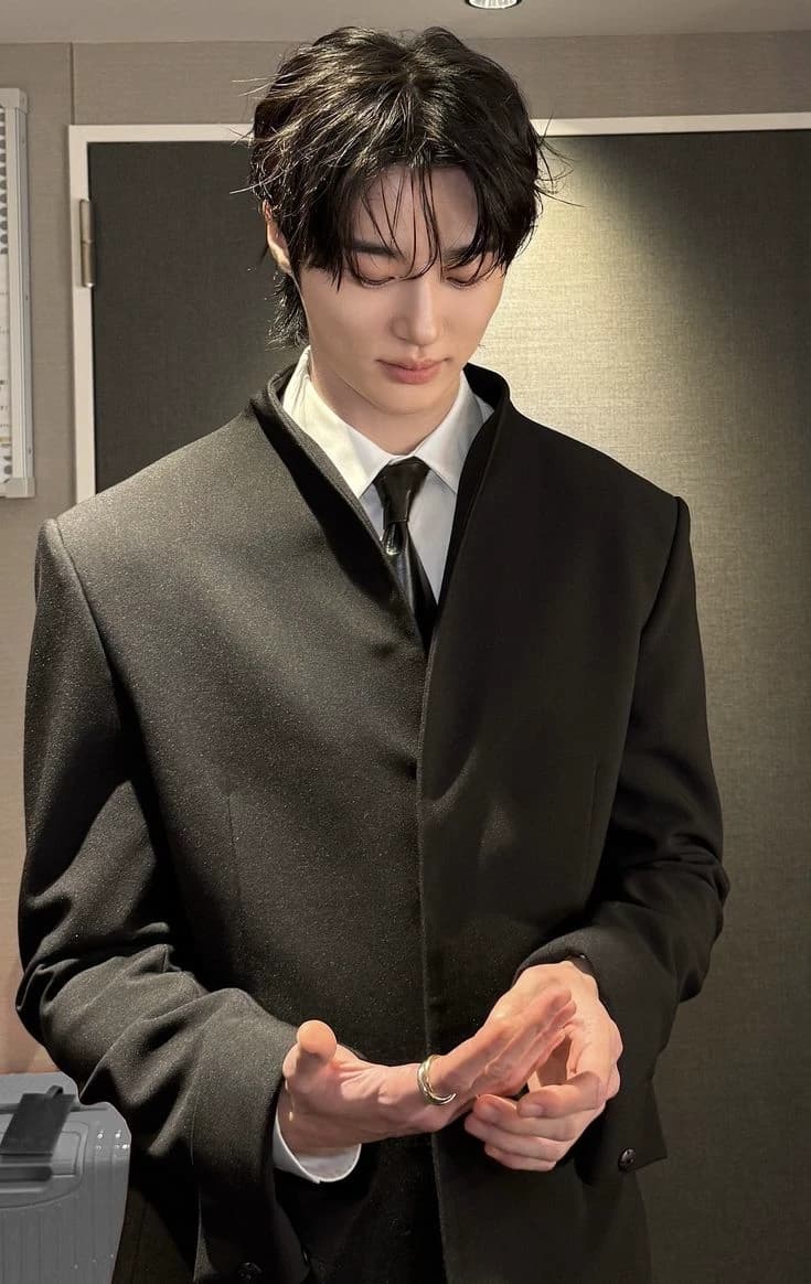 Byeon Woo-seok  thumbnail