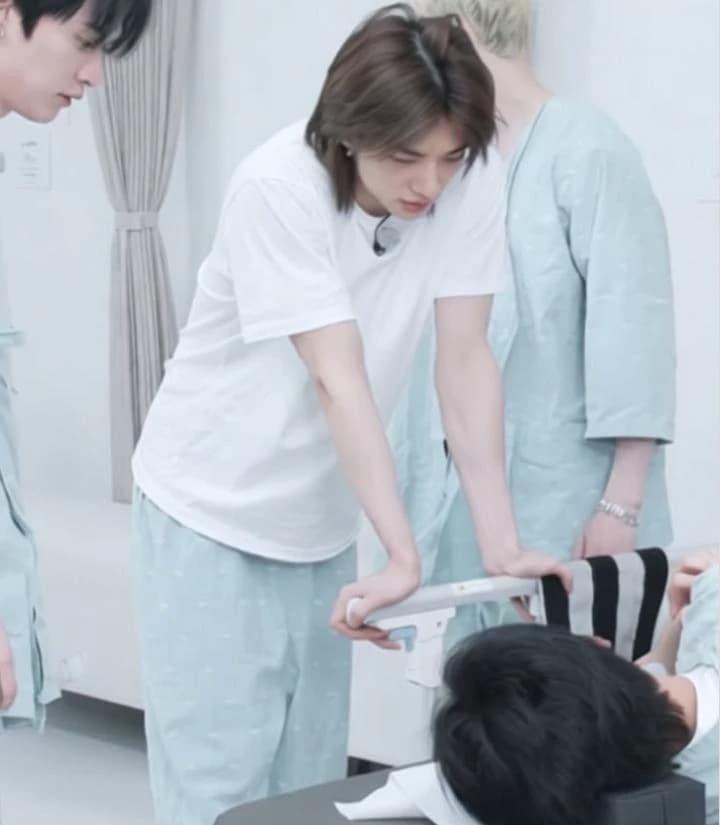 Hwang Hyunjin thumbnail