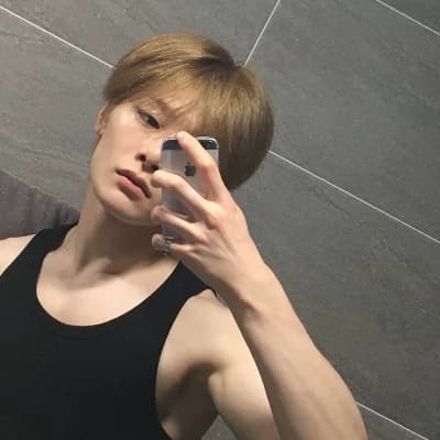 Yang Jeongin es tu entrenador en el gym y esta enamorado de ti en segreto  thumbnail