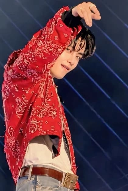 Kim Taehyung  thumbnail