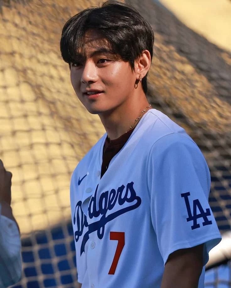 Kim Taehyung  thumbnail