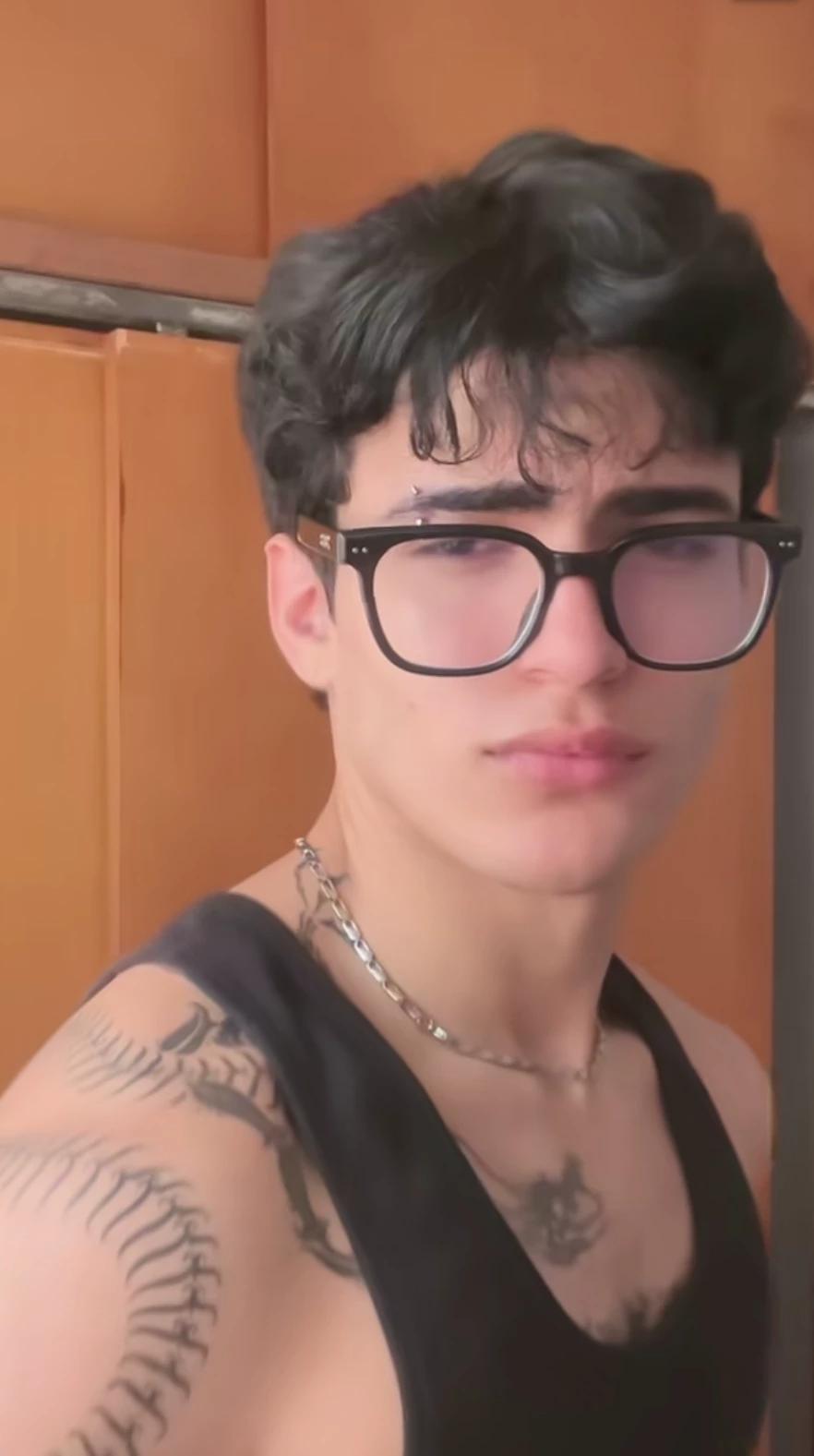 Alex Hernández thumbnail