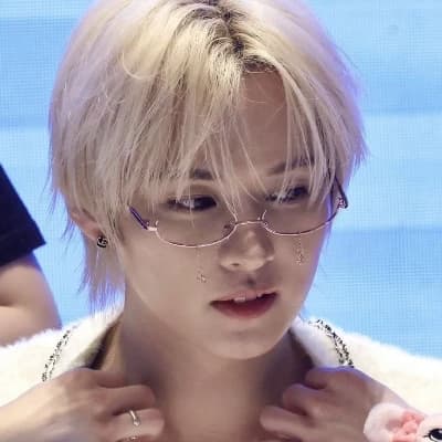 Lee Know thumbnail
