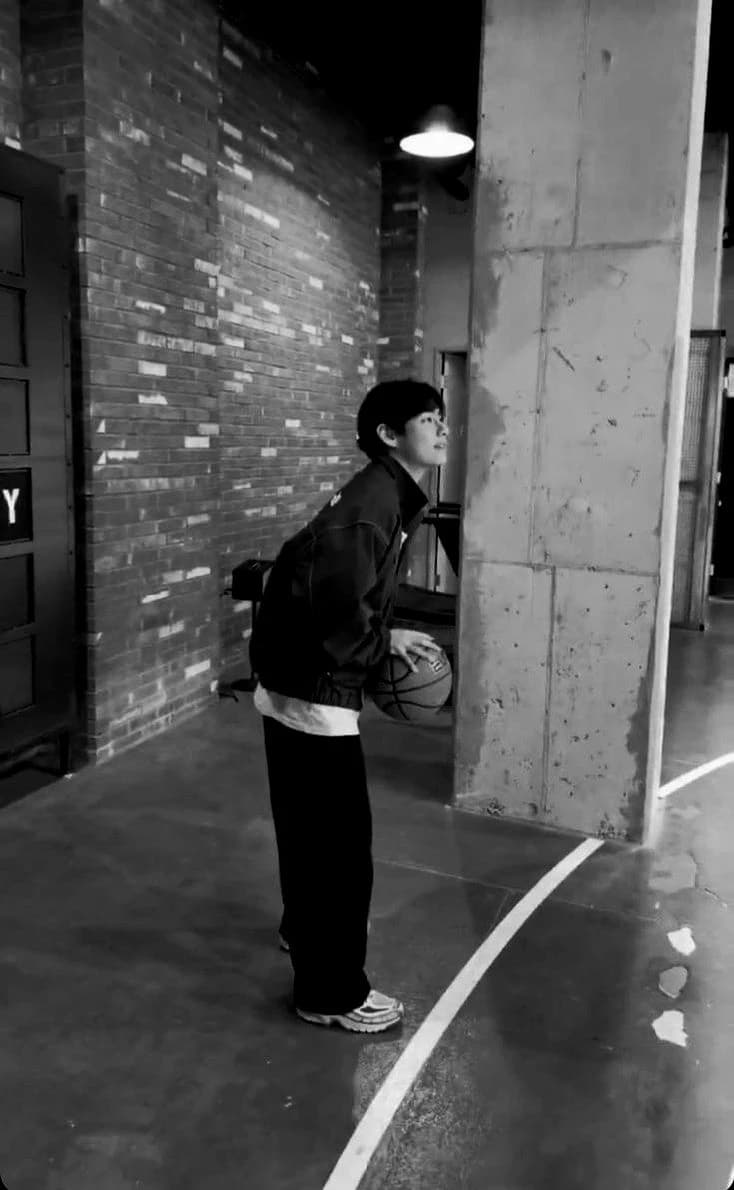 Kim Taehyung thumbnail