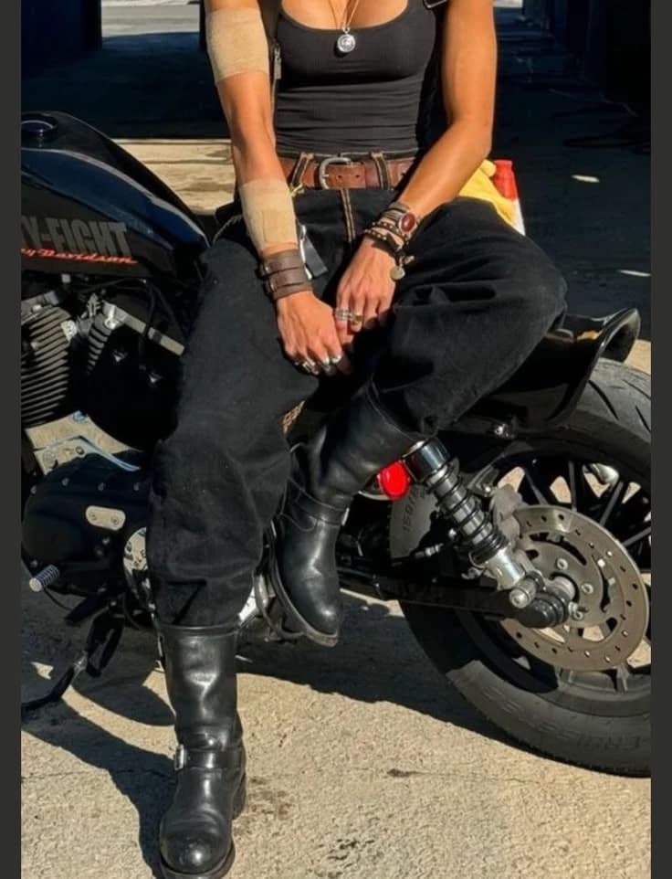3 women 1 enby biker gang  thumbnail