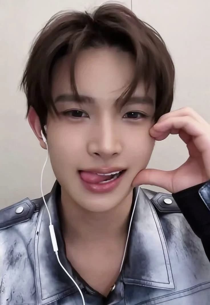 Lee Heeseung (Evan) thumbnail