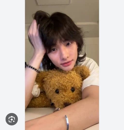 Hwang Hyunjin  thumbnail