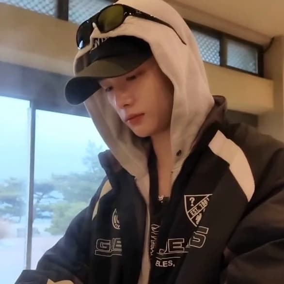 Hyunjin thumbnail